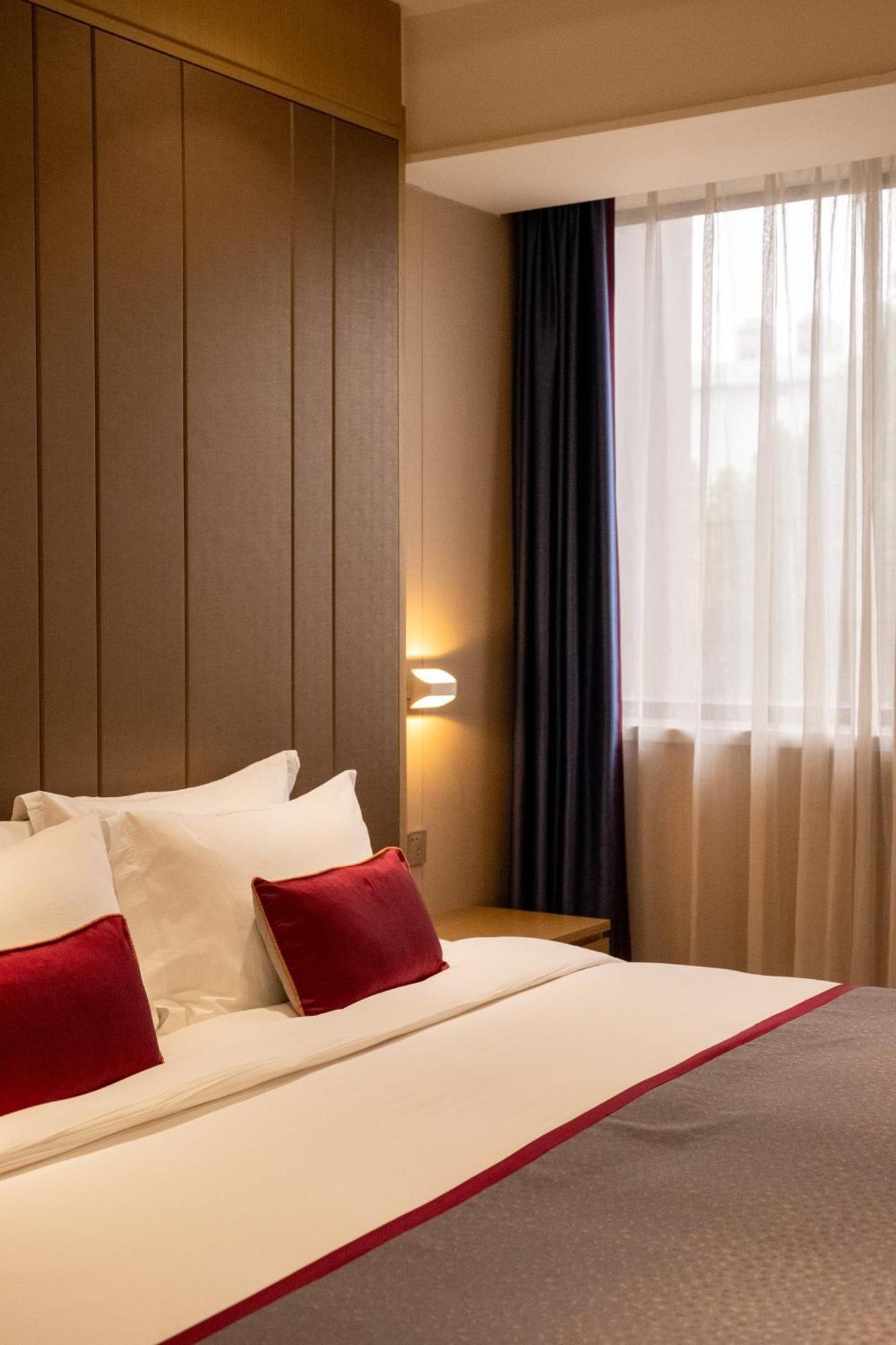 Shanghai-Deco Hotel-Free Shuttle Bus To Pudong Airport And Disneyland Extérieur photo