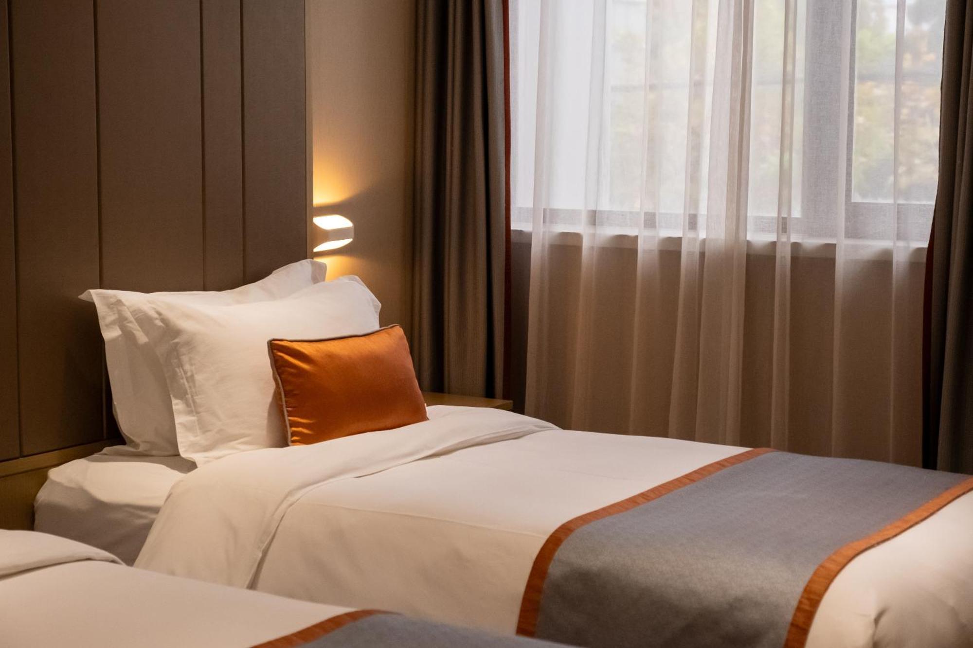 Shanghai-Deco Hotel-Free Shuttle Bus To Pudong Airport And Disneyland Extérieur photo